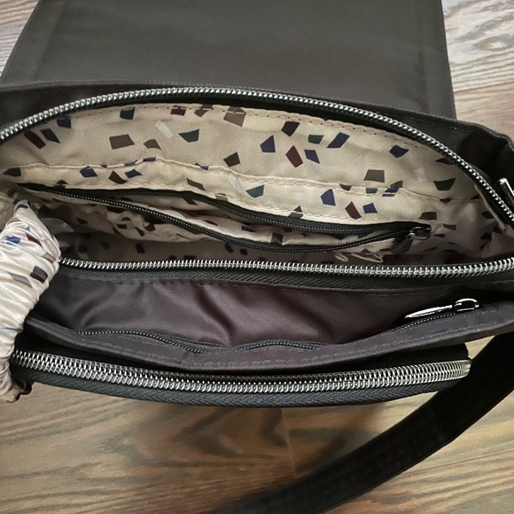 Lug Presto Crossbody. - Picture 3 of 4